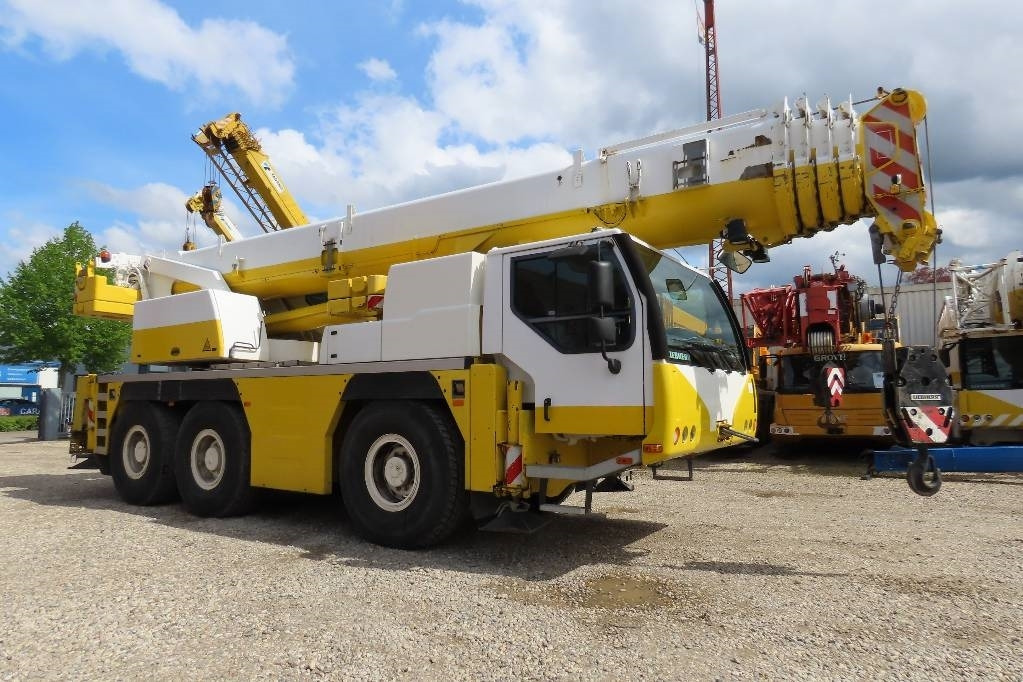 Liebherr LTM 1055-3.2 - Grue tout-terrain: photos 2 Liebherr LTM 1055-3.2 - Grue tout-terrain: photos 2