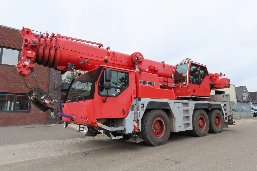 Liebherr LTM 1055-3.2 - Grue tout-terrain: photos 1 Liebherr LTM 1055-3.2 - Grue tout-terrain: photos 1