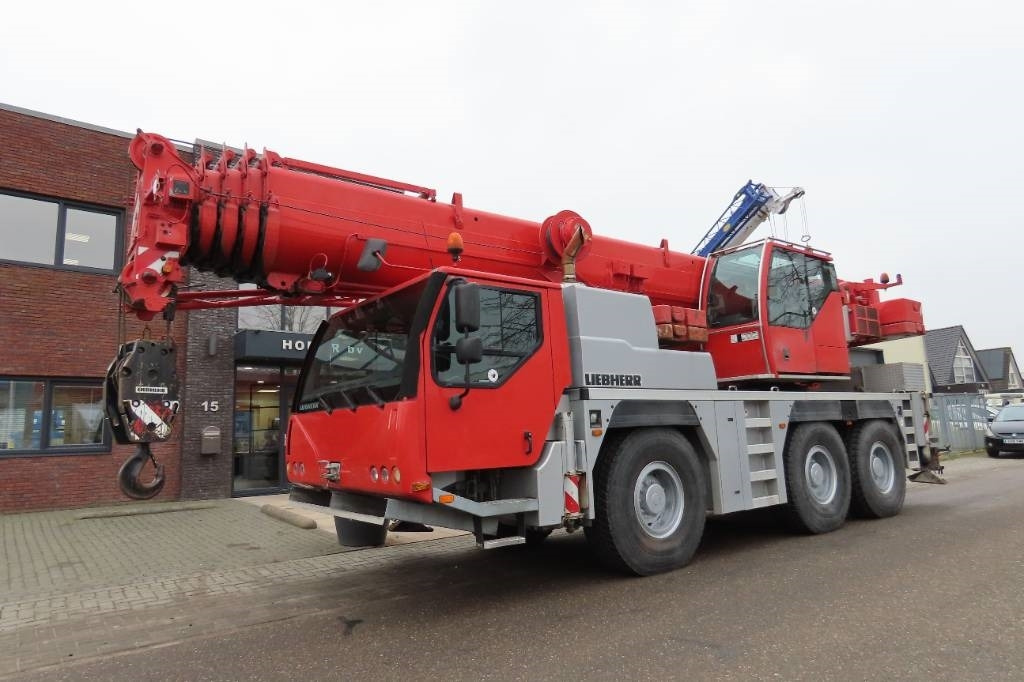 Liebherr LTM 1055-3.2 - Grue tout-terrain: photos 1 Liebherr LTM 1055-3.2 - Grue tout-terrain: photos 1