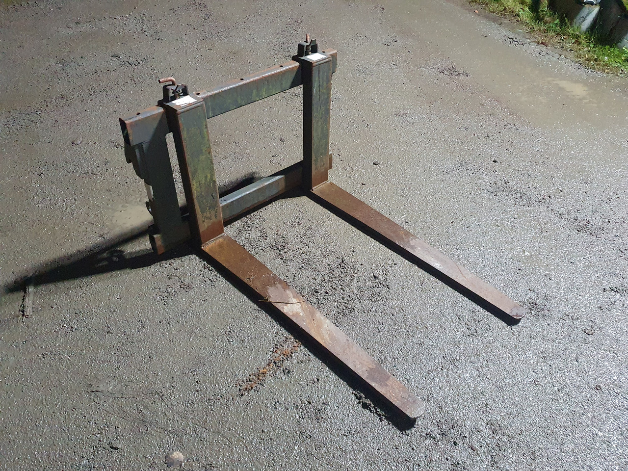 Dalen Ålö Typ 3 fästet - Accessoire pour Machine agricole: photos 1 Dalen Ålö Typ 3 fästet - Accessoire pour Machine agricole: photos 1