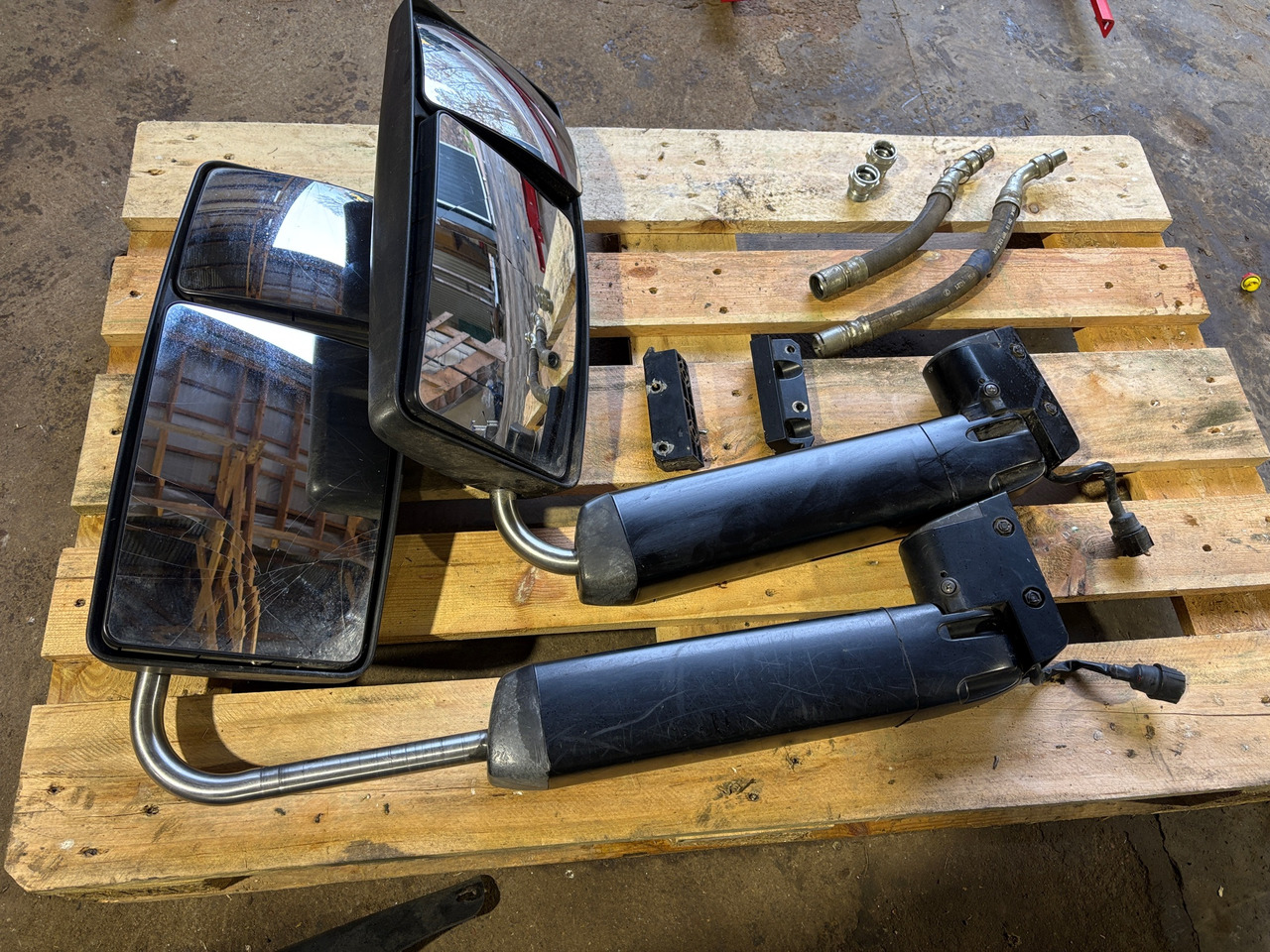 John Deere 6215R - Accessoire pour Machine agricole: photos 1 John Deere 6215R - Accessoire pour Machine agricole: photos 1