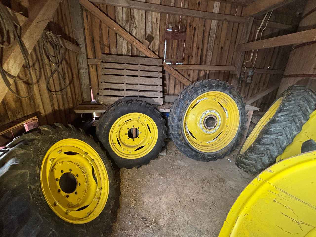 Alliance A-350 - Pneu pour Machine agricole: photos 1 Alliance A-350 - Pneu pour Machine agricole: photos 1