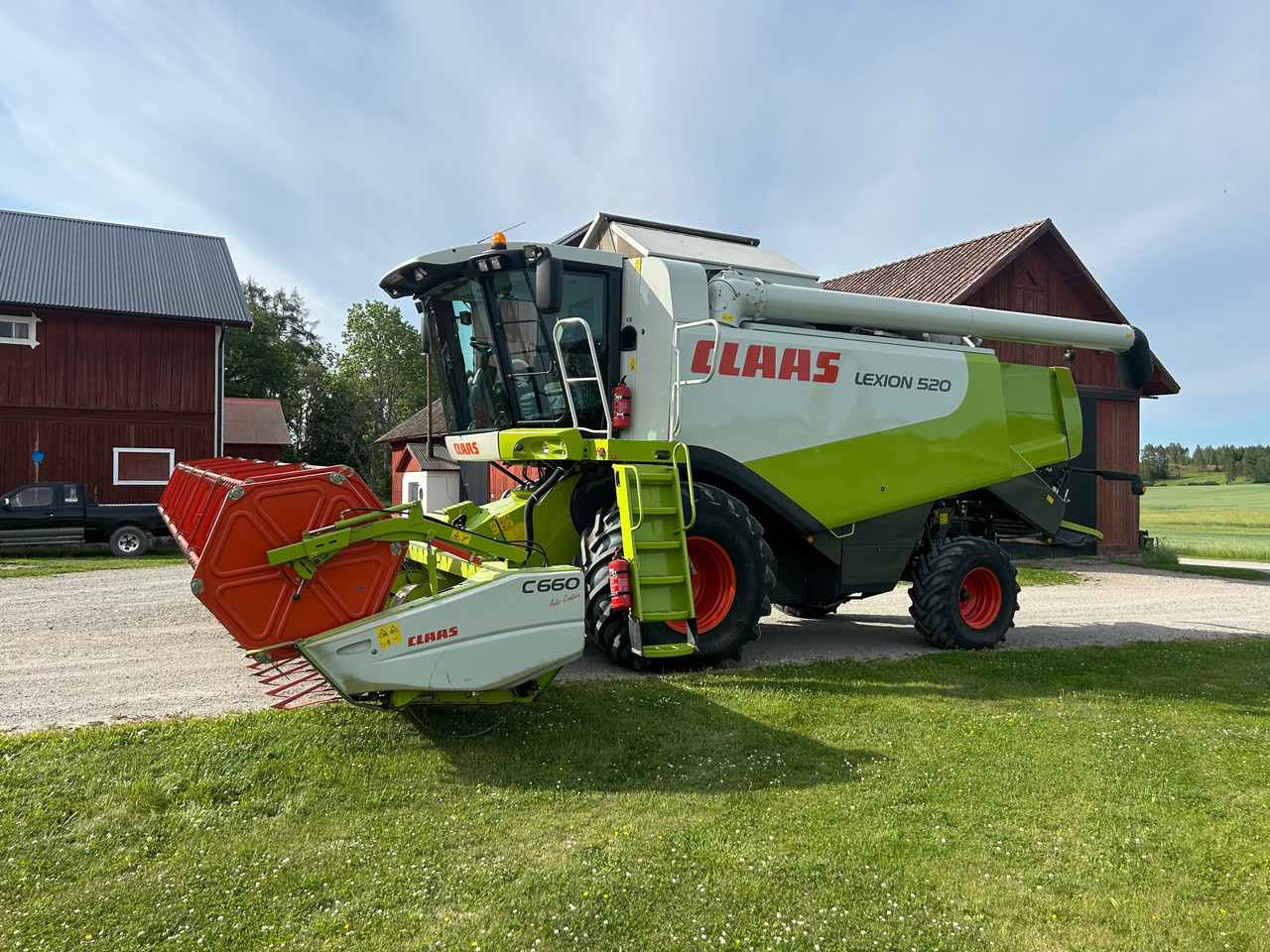 Claas Lexion 520 - Moissonneuse-batteuse: photos 1 Claas Lexion 520 - Moissonneuse-batteuse: photos 1