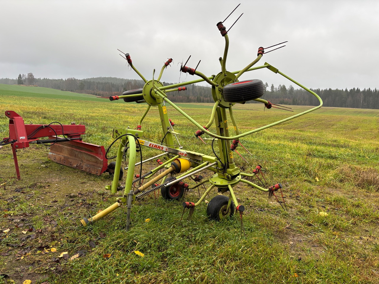 Claas Volto 540H - Faneuse: photos 1 Claas Volto 540H - Faneuse: photos 1