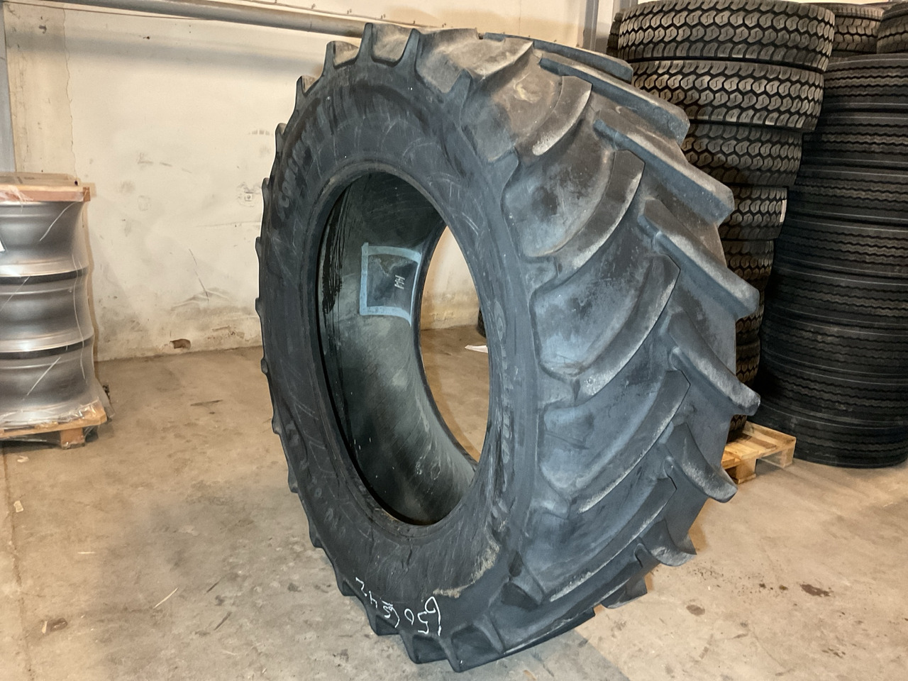 Continental 650/65R42 - Pneu pour Machine agricole: photos 1 Continental 650/65R42 - Pneu pour Machine agricole: photos 1