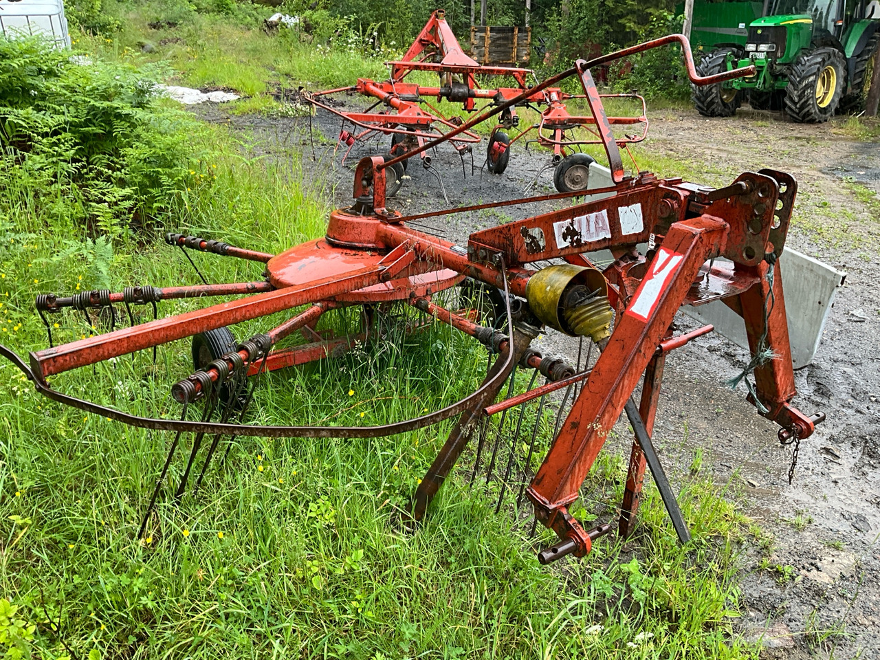 Fella TS 280 DN - Faneuse: photos 1 Fella TS 280 DN - Faneuse: photos 1