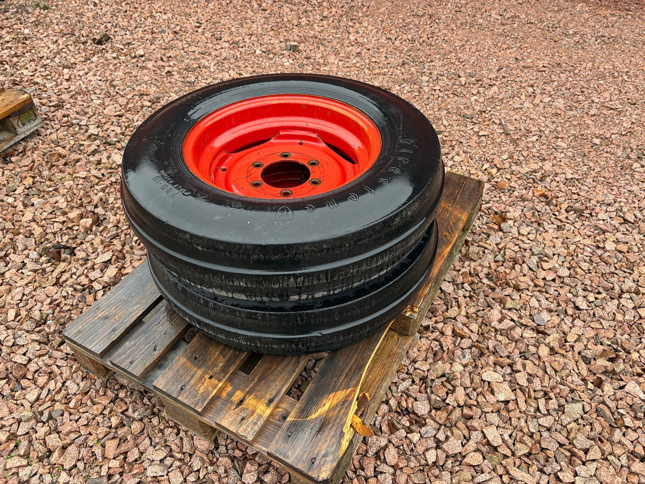 Firestone 7.50-18 - Pneu pour Machine agricole: photos 1 Firestone 7.50-18 - Pneu pour Machine agricole: photos 1