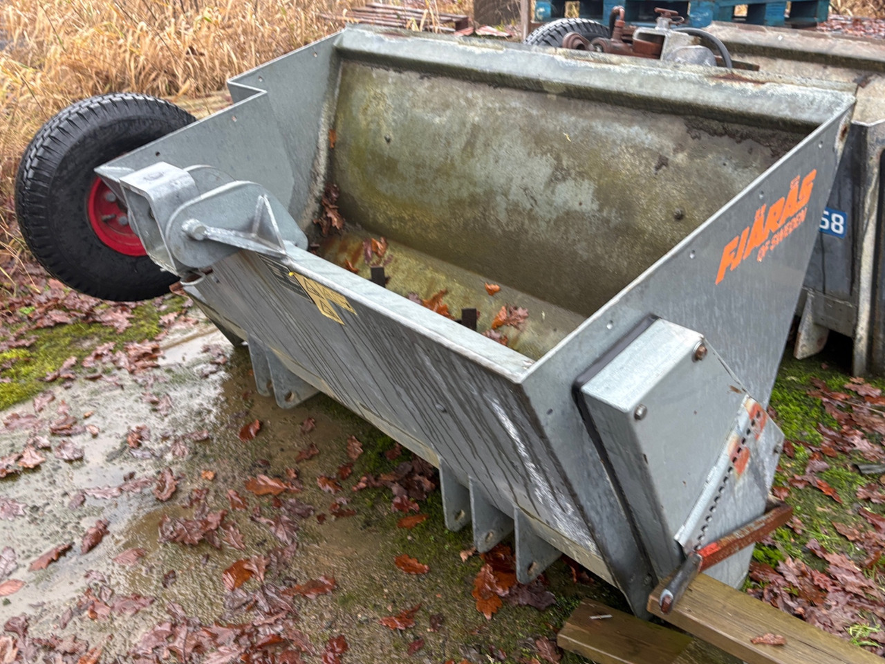 Fjärås 709/1500 - Epandeur de sable: photos 1 Fjärås 709/1500 - Epandeur de sable: photos 1