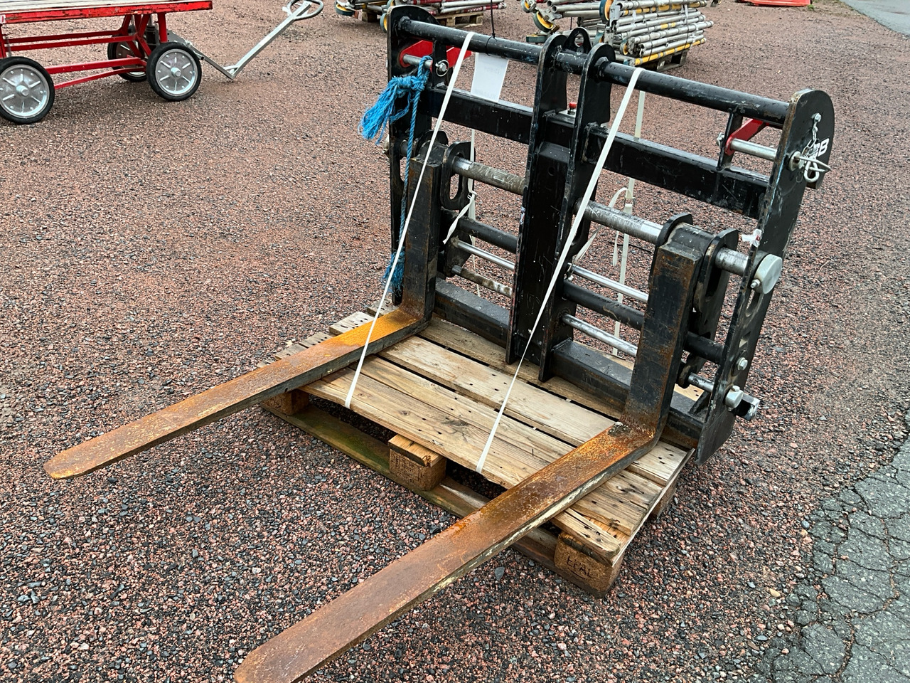 JCB 400/W5267 - Fourches pour Engins de chantier: photos 1 JCB 400/W5267 - Fourches pour Engins de chantier: photos 1