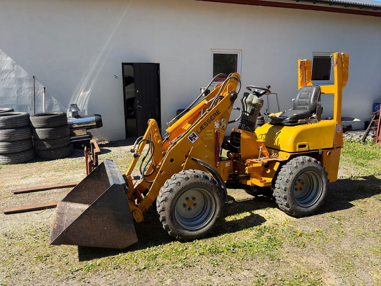 Job-Mann 100-30 - Chargeuse sur pneus: photos 1 Job-Mann 100-30 - Chargeuse sur pneus: photos 1