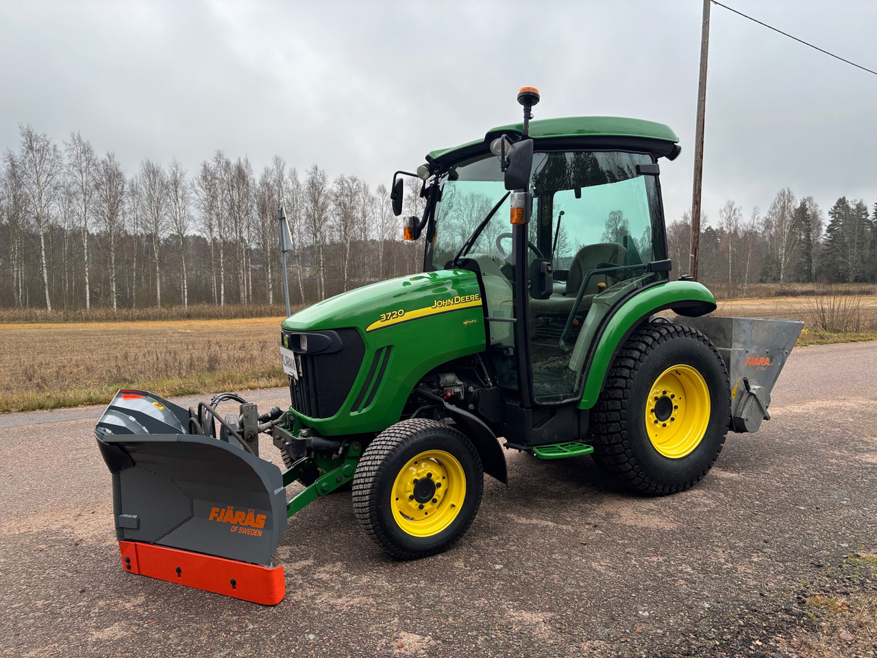 John Deere 3720 - Tracteur agricole: photos 1 John Deere 3720 - Tracteur agricole: photos 1