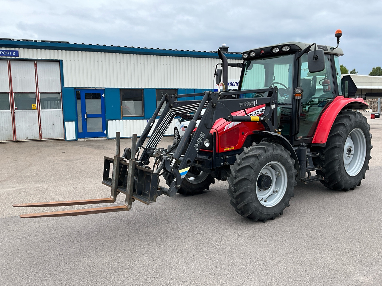 Massey Ferguson 5435 Dyna 4 - Tracteur agricole: photos 1 Massey Ferguson 5435 Dyna 4 - Tracteur agricole: photos 1