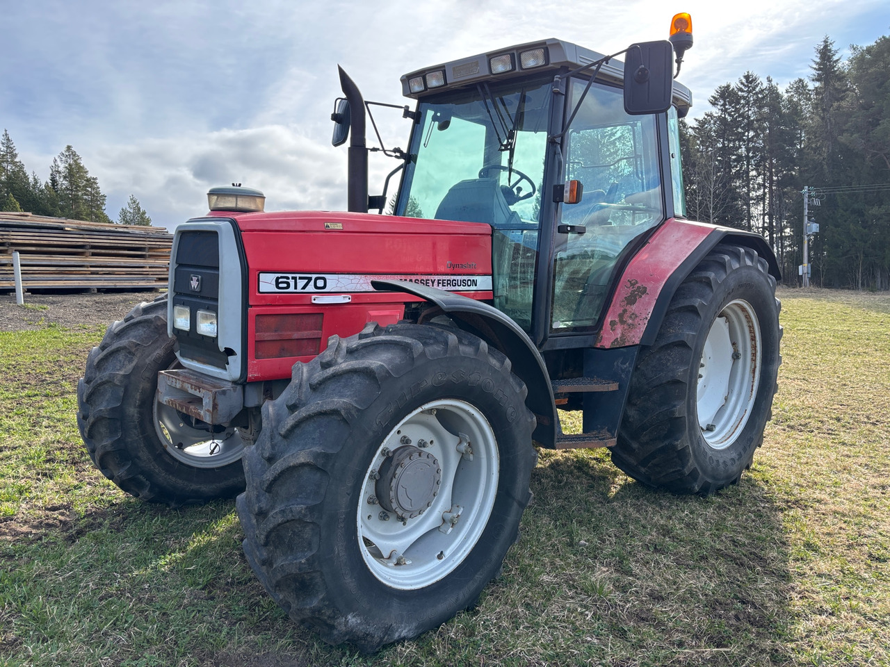 Massey Ferguson 6170 - Tracteur agricole: photos 1 Massey Ferguson 6170 - Tracteur agricole: photos 1