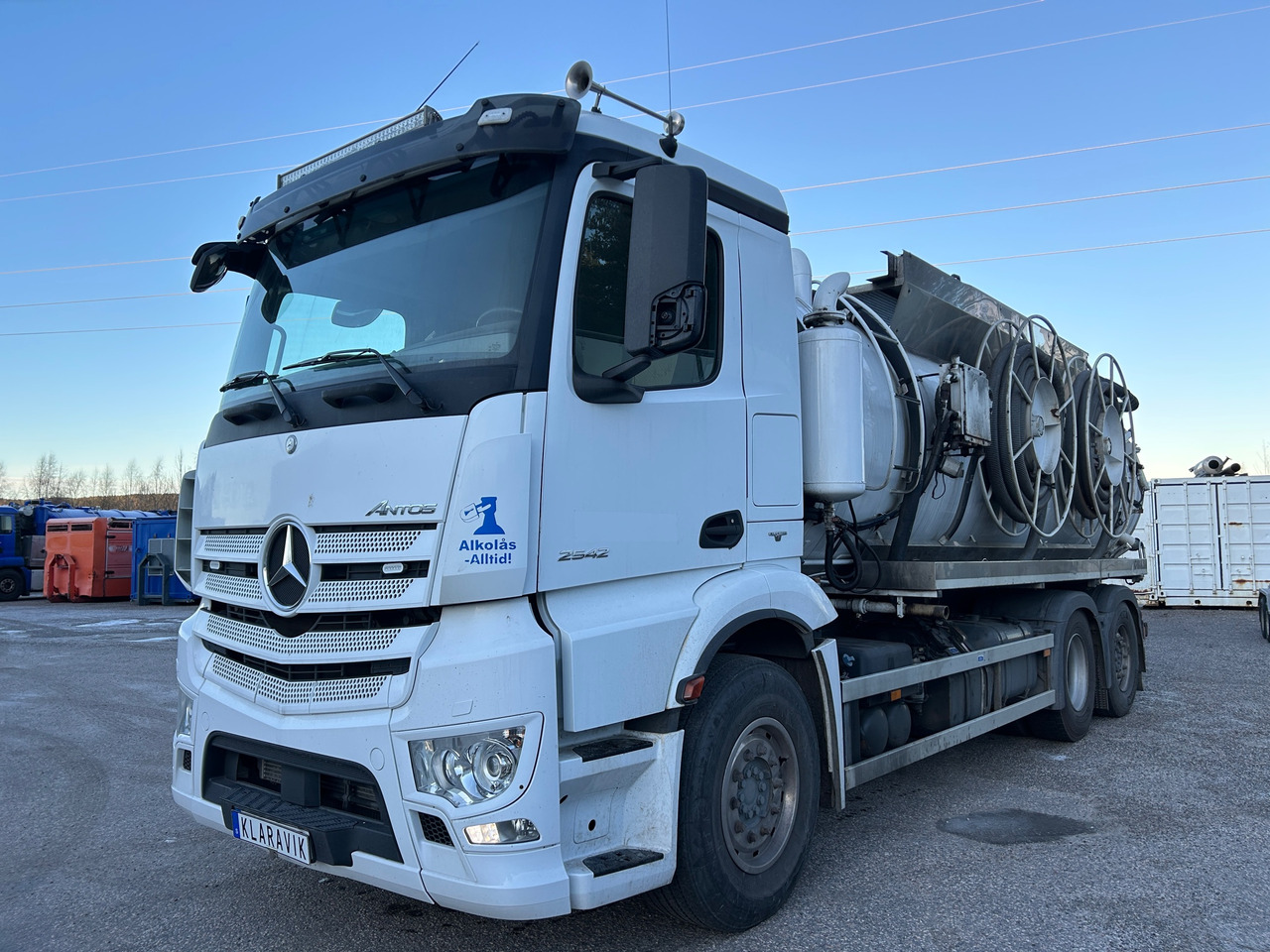 Mercedes-Benz 2542 - Camion hydrocureur: photos 1 Mercedes-Benz 2542 - Camion hydrocureur: photos 1