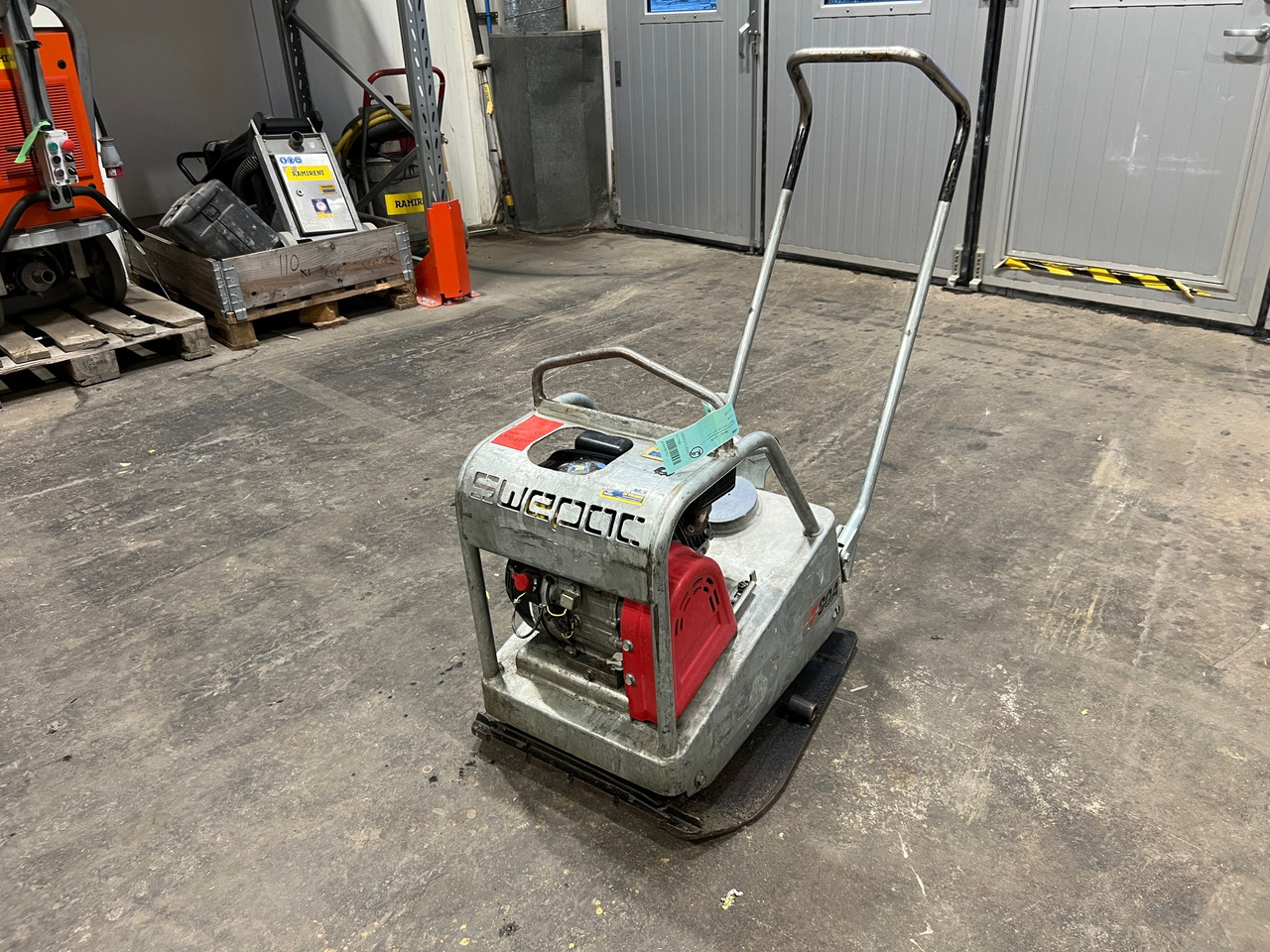 Swepac F 90A - Plaque vibrante: photos 1 Swepac F 90A - Plaque vibrante: photos 1