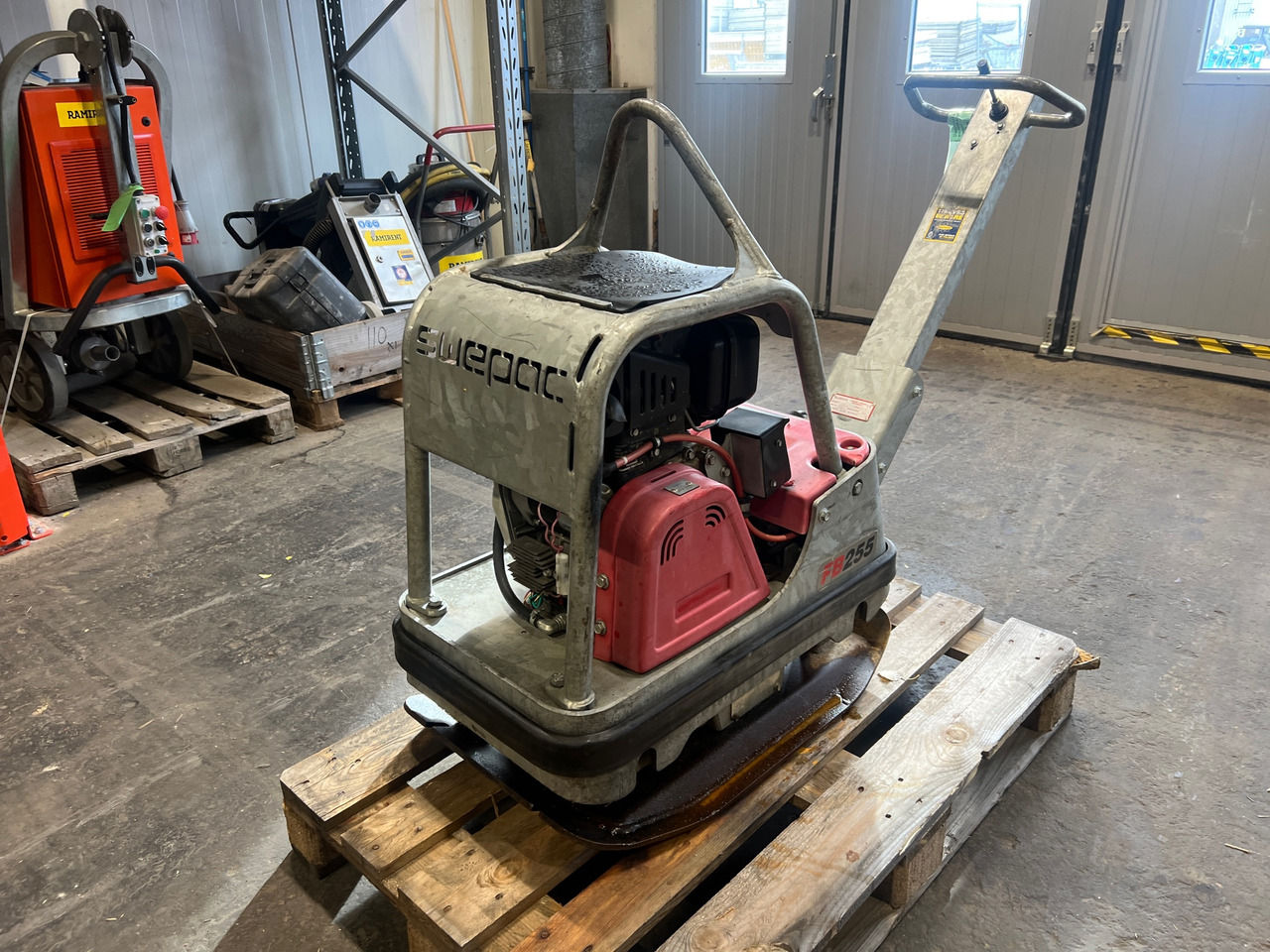 Swepac FB255 - Plaque vibrante: photos 1 Swepac FB255 - Plaque vibrante: photos 1