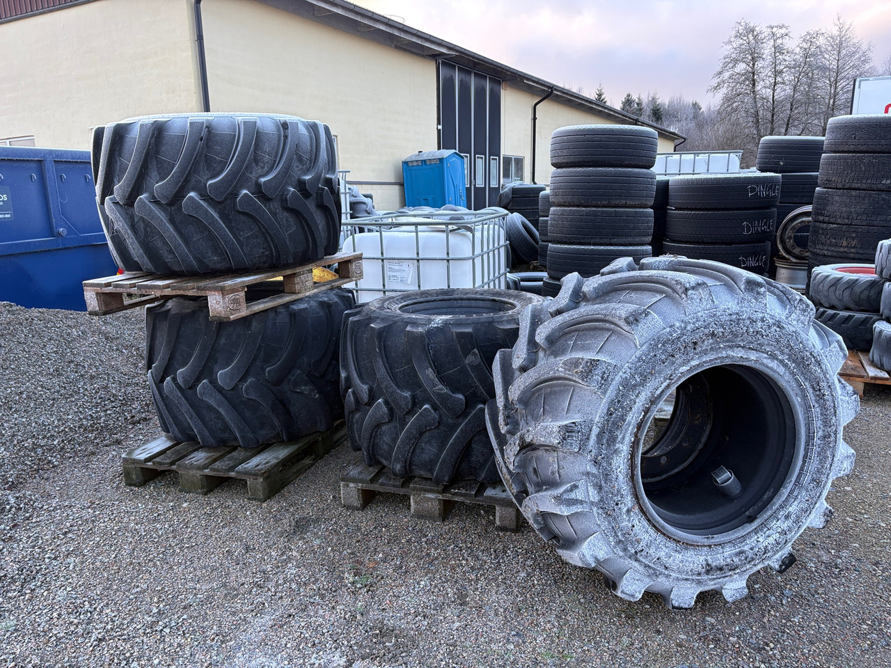 Trelleborg Excavator T440 - Pneu pour Engins de chantier: photos 1 Trelleborg Excavator T440 - Pneu pour Engins de chantier: photos 1