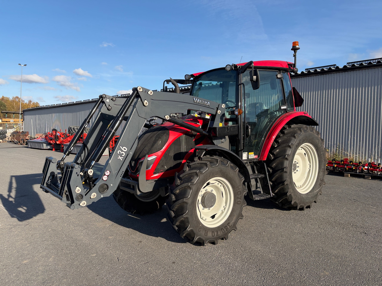Valtra A75 - Tracteur agricole: photos 1 Valtra A75 - Tracteur agricole: photos 1