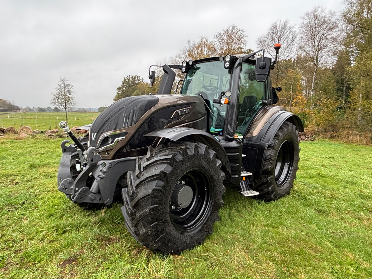 Valtra T175E - Tracteur agricole: photos 1 Valtra T175E - Tracteur agricole: photos 1