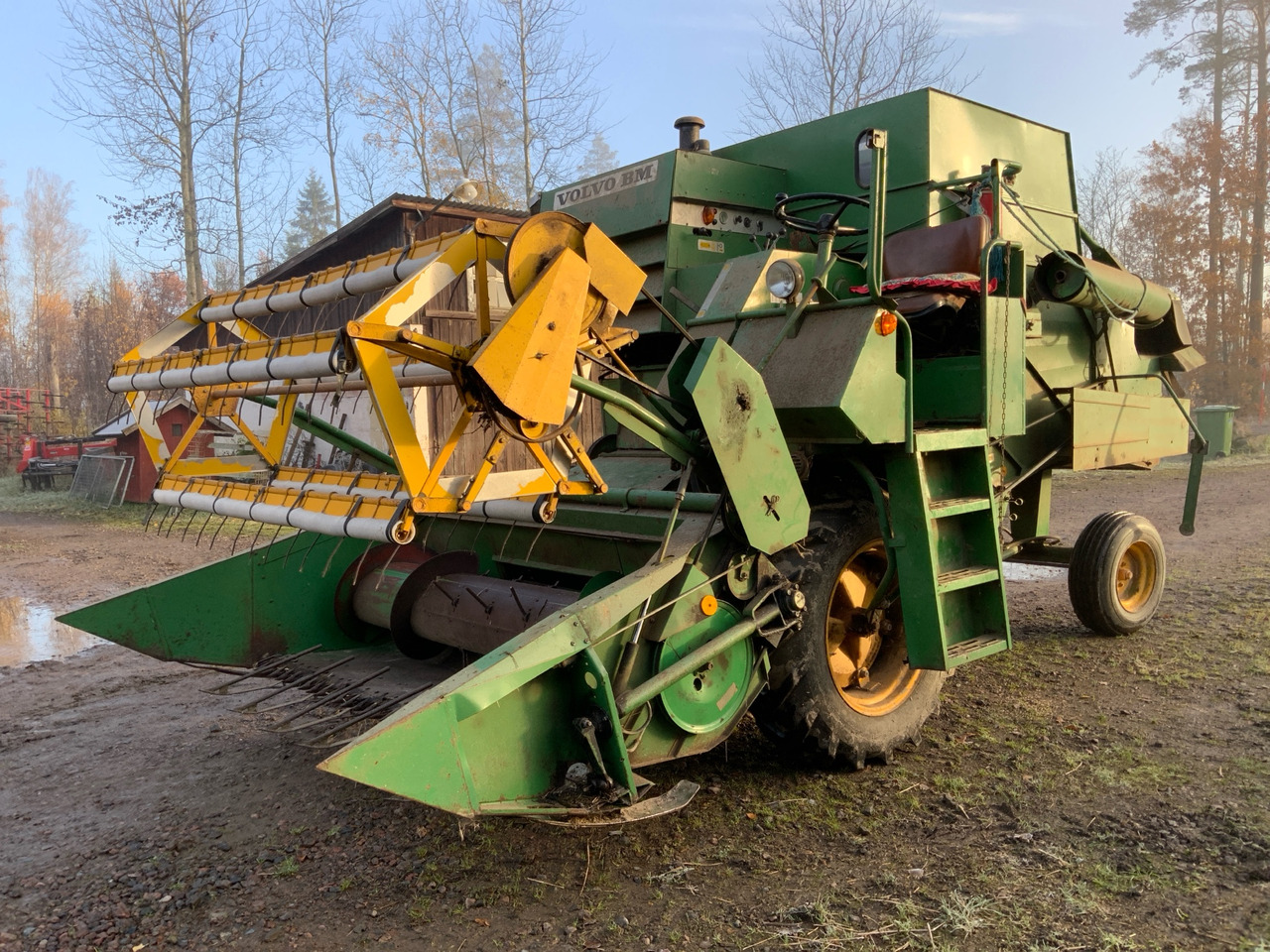 Volvo BM Aktiv 800 - Moissonneuse-batteuse: photos 1 Volvo BM Aktiv 800 - Moissonneuse-batteuse: photos 1