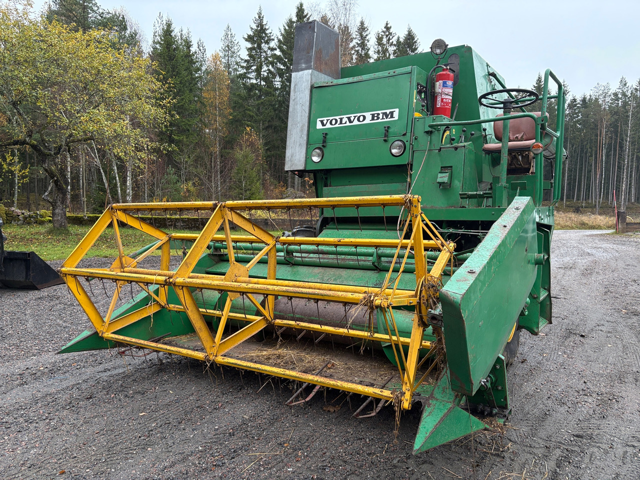 Volvo BM S 830 - Moissonneuse-batteuse: photos 1 Volvo BM S 830 - Moissonneuse-batteuse: photos 1