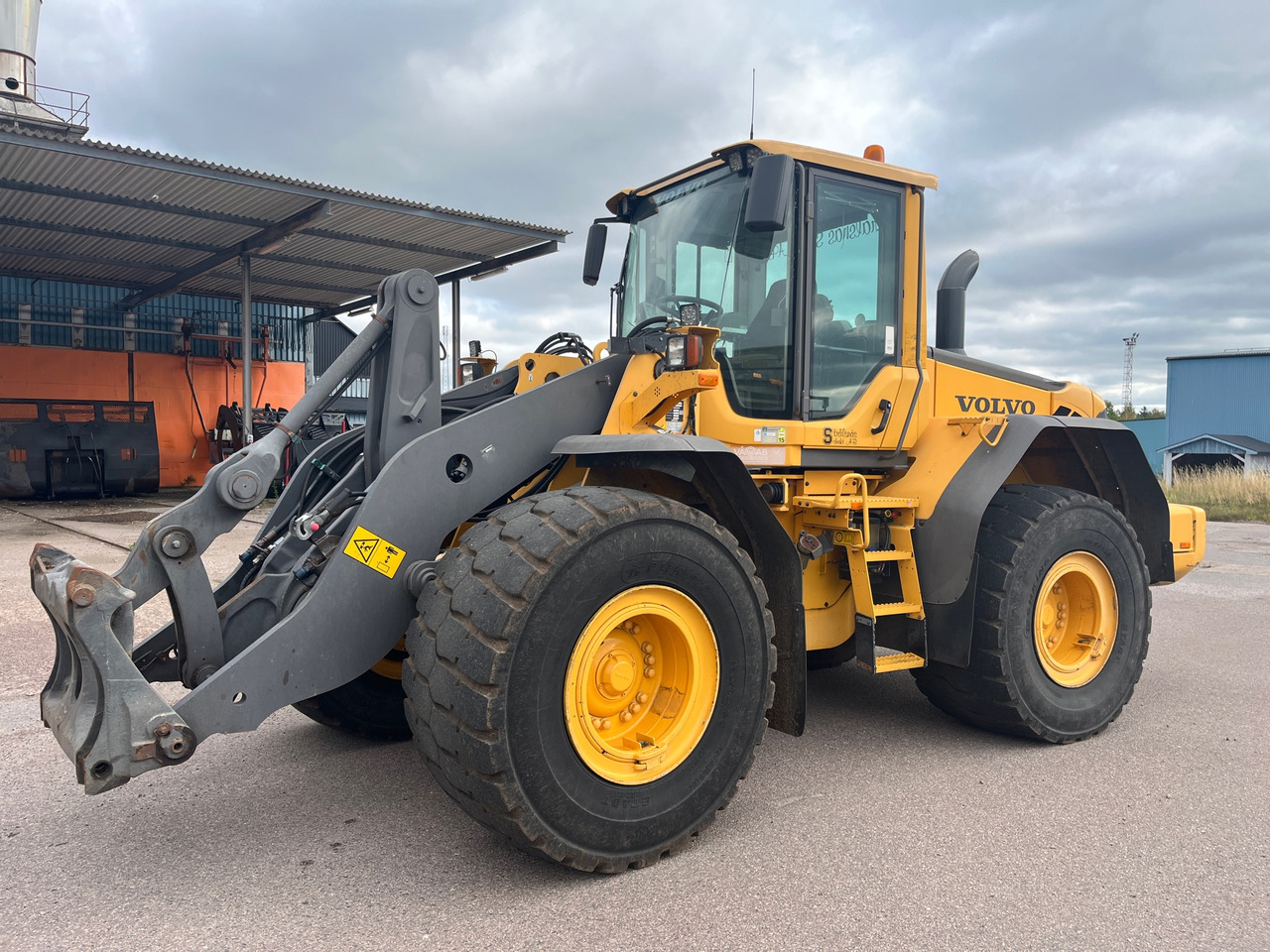Volvo L120F - Chargeuse sur pneus: photos 1 Volvo L120F - Chargeuse sur pneus: photos 1