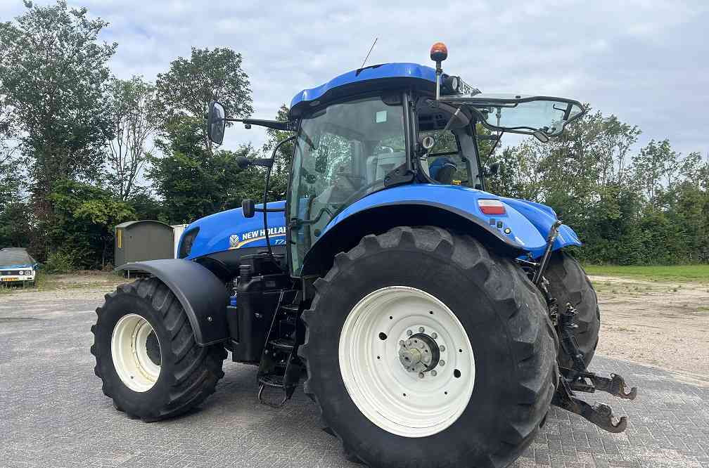 New Holland T7.260 pc - Tracteur agricole: photos 2 New Holland T7.260 pc - Tracteur agricole: photos 2