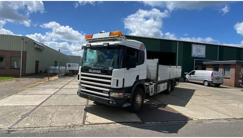 Scania P124-400 Scania met plateau en mogelijkheid voor kraan achter cabine - Camion fourgon: photos 1 Scania P124-400 Scania met plateau en mogelijkheid voor kraan achter cabine - Camion fourgon: photos 1