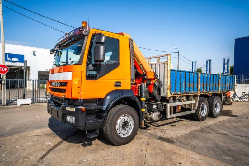 Iveco TRAKKER 360-6X4-E5+PALFINGER 23002/5x - Camion plateau, Camion grue: photos 1 Iveco TRAKKER 360-6X4-E5+PALFINGER 23002/5x - Camion plateau, Camion grue: photos 1