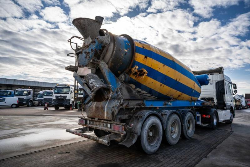 MULLER BETON MIXER/MALAXEUR/MISCHER LIEBHERR 12M3 - Semi-remorque malaxeur: photos 4 MULLER BETON MIXER/MALAXEUR/MISCHER LIEBHERR 12M3 - Semi-remorque malaxeur: photos 4