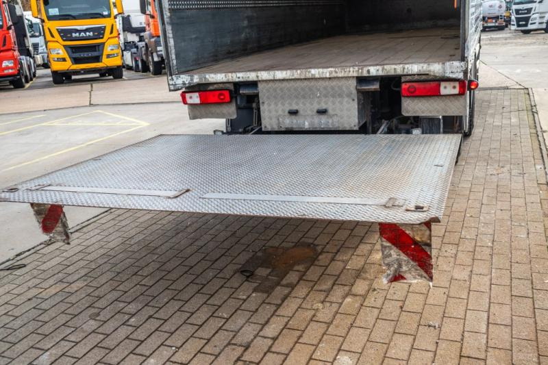 Renault PREMIUM 340 DXI-6X2 - Camion fourgon: photos 5 Renault PREMIUM 340 DXI-6X2 - Camion fourgon: photos 5