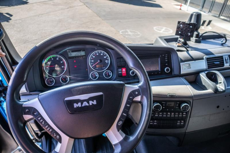Photo d'intérieur 3: Tracteur routier MAN TGX 18.400 XL BLS