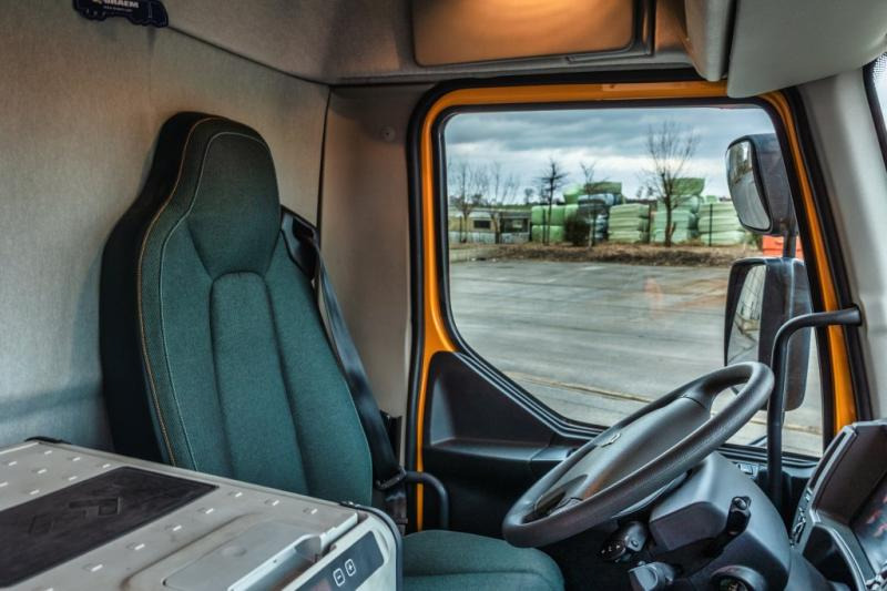 Camion à rideaux coulissants, Camion grue Volvo FL 210+PK 7001 K - 6340 Km's: photos 10 Camion à rideaux coulissants, Camion grue Volvo FL 210+PK 7001 K - 6340 Km's: photos 10