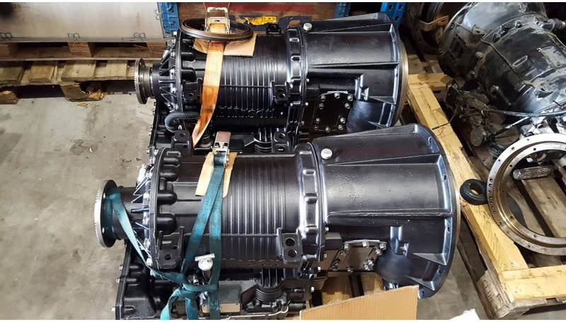 Terberg Allison MT643,MD3060,MD3000,ZF 6WG211 - Tracteur portuaire: photos 1 Terberg Allison MT643,MD3060,MD3000,ZF 6WG211 - Tracteur portuaire: photos 1
