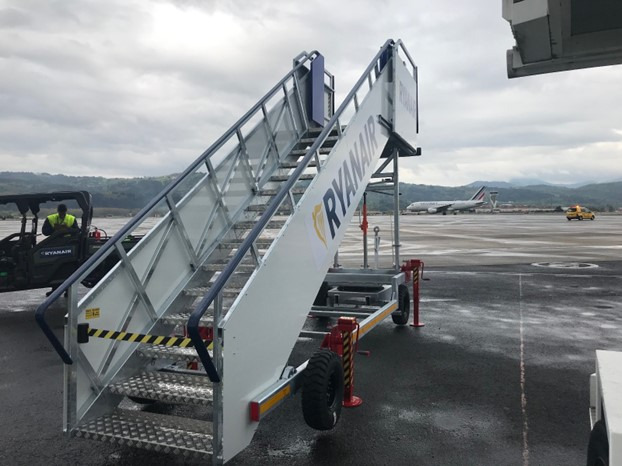AERO-GSE B737 - A320 Towable - Escalier d'embarquement: photos 2 AERO-GSE B737 - A320 Towable - Escalier d'embarquement: photos 2