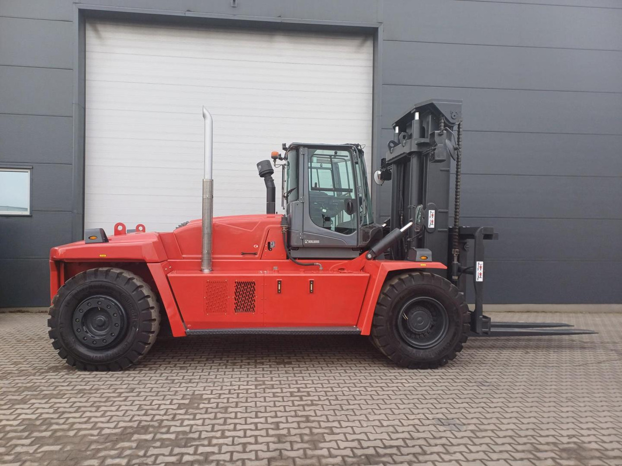 Kalmar DCG250-12LB - Chariot élévateur diesel: photos 4 Kalmar DCG250-12LB - Chariot élévateur diesel: photos 4
