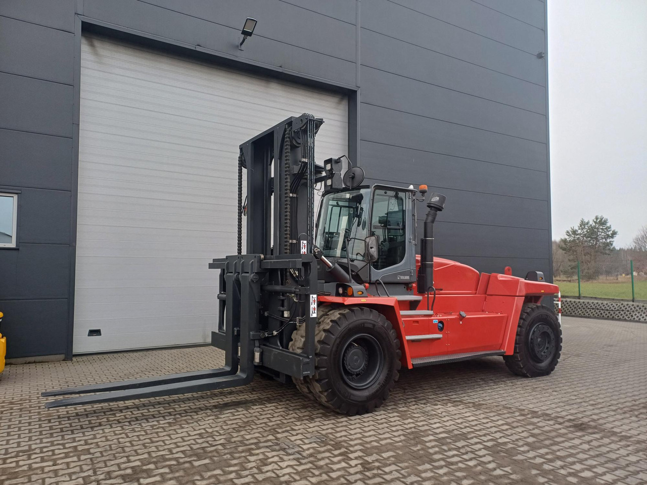 Kalmar DCG250-12LB - Chariot élévateur diesel: photos 1 Kalmar DCG250-12LB - Chariot élévateur diesel: photos 1