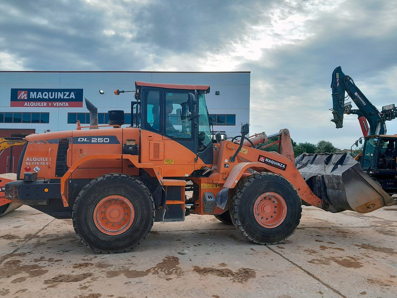 DOOSAN DL250-3 - Chargeuse sur pneus: photos 5 DOOSAN DL250-3 - Chargeuse sur pneus: photos 5