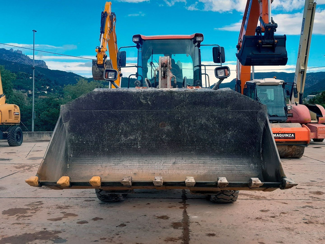 DOOSAN DL250-3 - Chargeuse sur pneus: photos 3 DOOSAN DL250-3 - Chargeuse sur pneus: photos 3