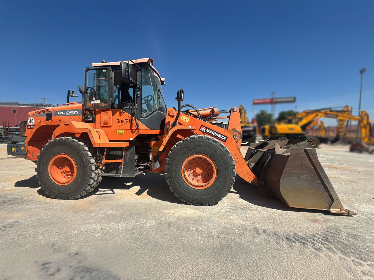 DOOSAN DL250-3 - Chargeuse sur pneus: photos 1 DOOSAN DL250-3 - Chargeuse sur pneus: photos 1