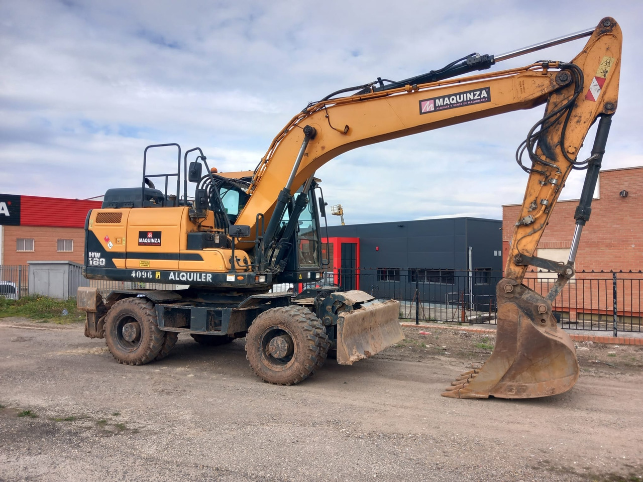 HYUNDAI HW180 - Pelle sur pneus: photos 2 HYUNDAI HW180 - Pelle sur pneus: photos 2