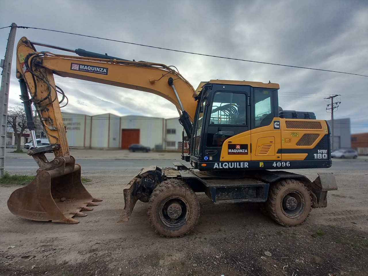 HYUNDAI HW180 - Pelle sur pneus: photos 1 HYUNDAI HW180 - Pelle sur pneus: photos 1