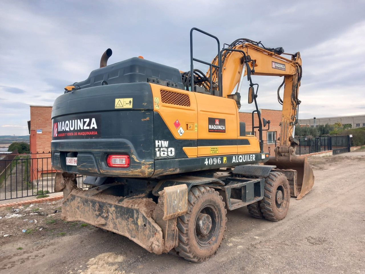 HYUNDAI HW180 - Pelle sur pneus: photos 5 HYUNDAI HW180 - Pelle sur pneus: photos 5