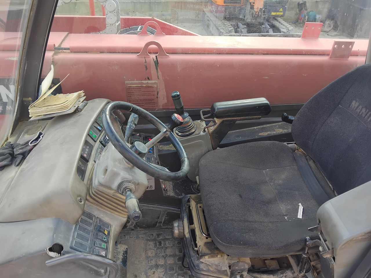 Chariot télescopique MANITOU MRT1742: photos 12 Chariot télescopique MANITOU MRT1742: photos 12