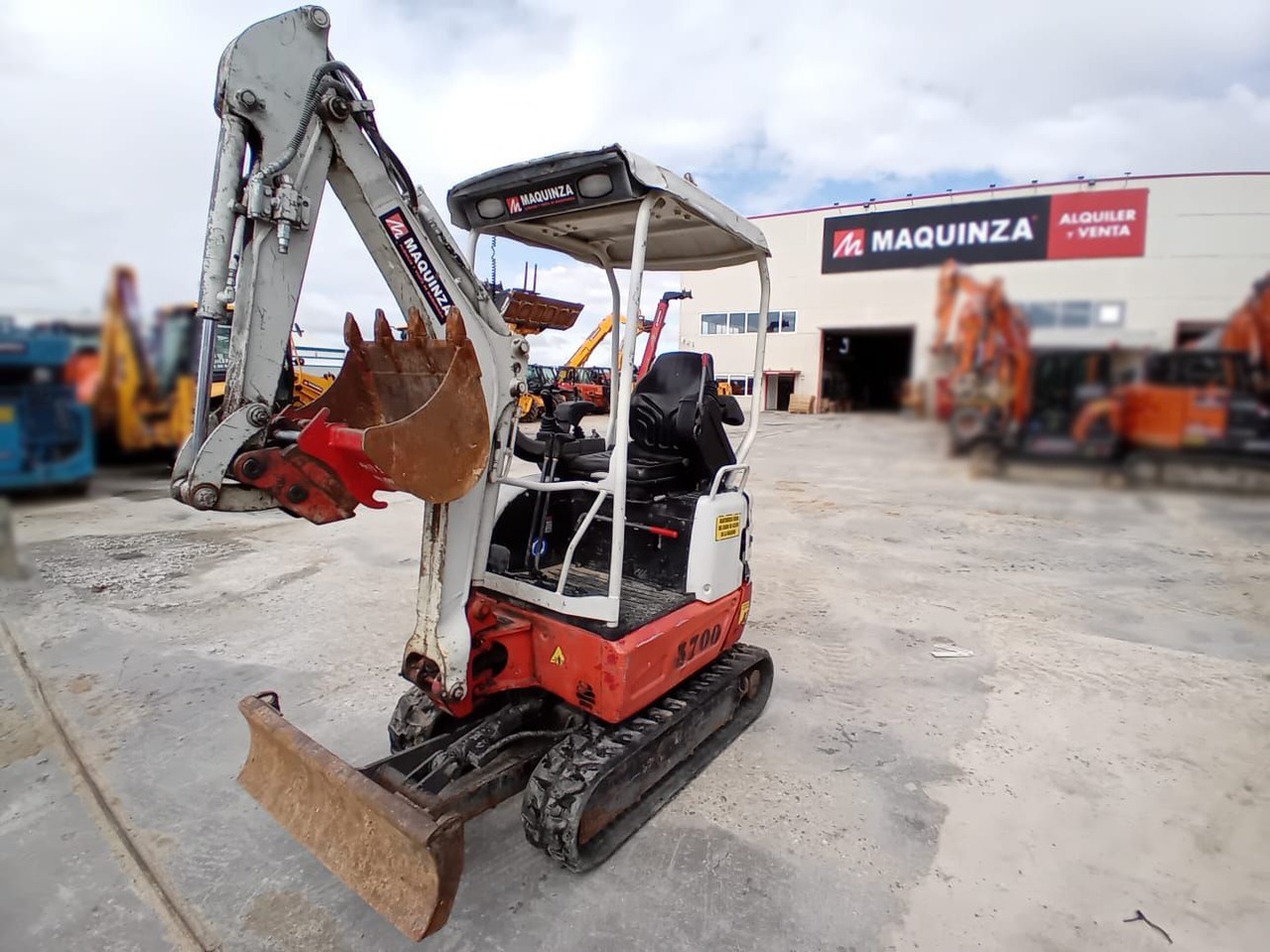 TAKEUCHI TB215R - Mini pelle: photos 5 TAKEUCHI TB215R - Mini pelle: photos 5