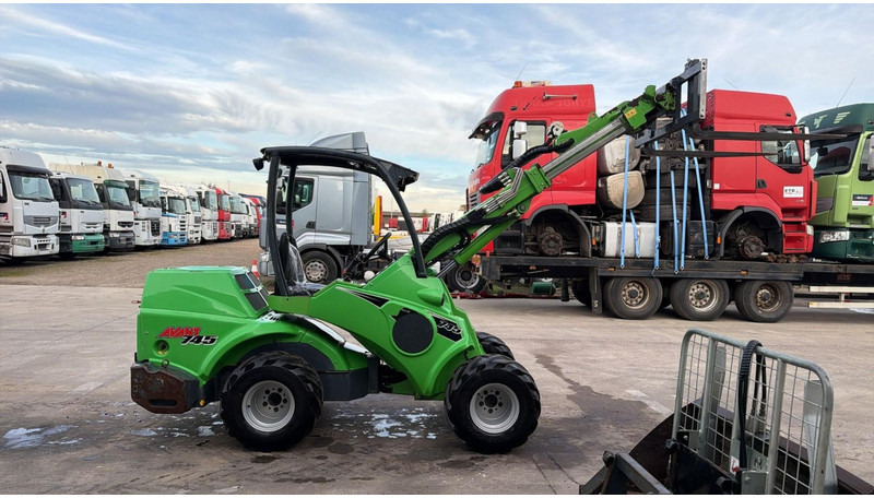 Avant 745 TDL (BELGIAN MACHINE / TOP CONDITION / 4X4 OPTIDRIVE / INCL ATTACHMENTS) - Chargeuse compacte sur chenilles: photos 4 Avant 745 TDL (BELGIAN MACHINE / TOP CONDITION / 4X4 OPTIDRIVE / INCL ATTACHMENTS) - Chargeuse compacte sur chenilles: photos 4