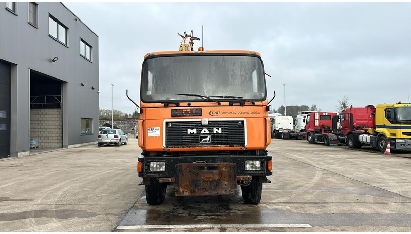 MAN 17.192 (4X4 / BIG AXLE / STEEL SUSPENSION / 8 TON CRANE) - Camion benne, Camion grue: photos 2 MAN 17.192 (4X4 / BIG AXLE / STEEL SUSPENSION / 8 TON CRANE) - Camion benne, Camion grue: photos 2