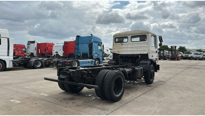 MAN 18.232 (MANUAL PUMP / 6 CYLINDER / POMPE MANUELLE / LAMES / STEEL SUSPENSION) - Châssis cabine: photos 5 MAN 18.232 (MANUAL PUMP / 6 CYLINDER / POMPE MANUELLE / LAMES / STEEL SUSPENSION) - Châssis cabine: photos 5
