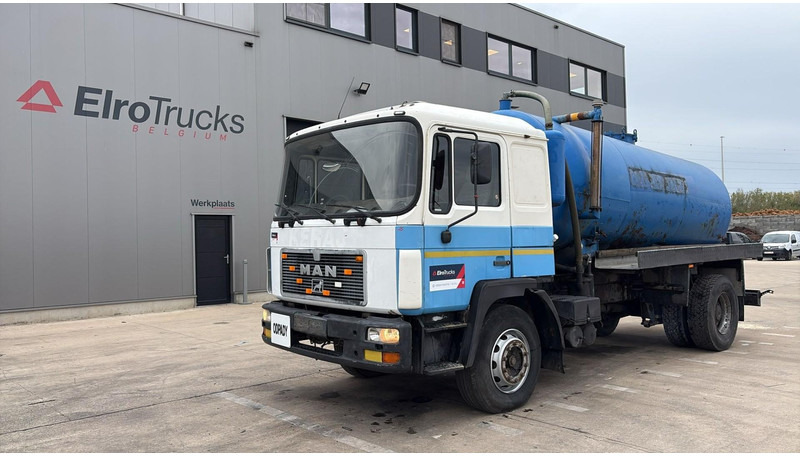 MAN 18.232 (MANUAL PUMP / POMPE MANUELLE / 11.000L) - Camion hydrocureur: photos 1 MAN 18.232 (MANUAL PUMP / POMPE MANUELLE / 11.000L) - Camion hydrocureur: photos 1