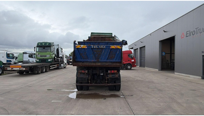 MAN 35.402 (8X8 / BIG AXLES / GRAND PONT / LAMES / STEEL SUSP. / 6 CYLINDER) - Camion benne: photos 5 MAN 35.402 (8X8 / BIG AXLES / GRAND PONT / LAMES / STEEL SUSP. / 6 CYLINDER) - Camion benne: photos 5